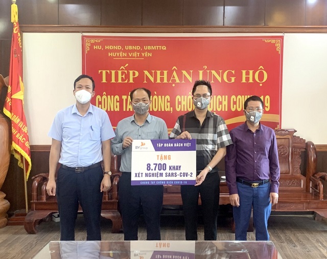 TẬP ĐOÀN BÁCH VIỆT TÀI TRỢ THÊM 10.200 KHAY XÉT NGHIỆM VIRUS SARS-COV-2 CHO TỈNH BẮC GIANG