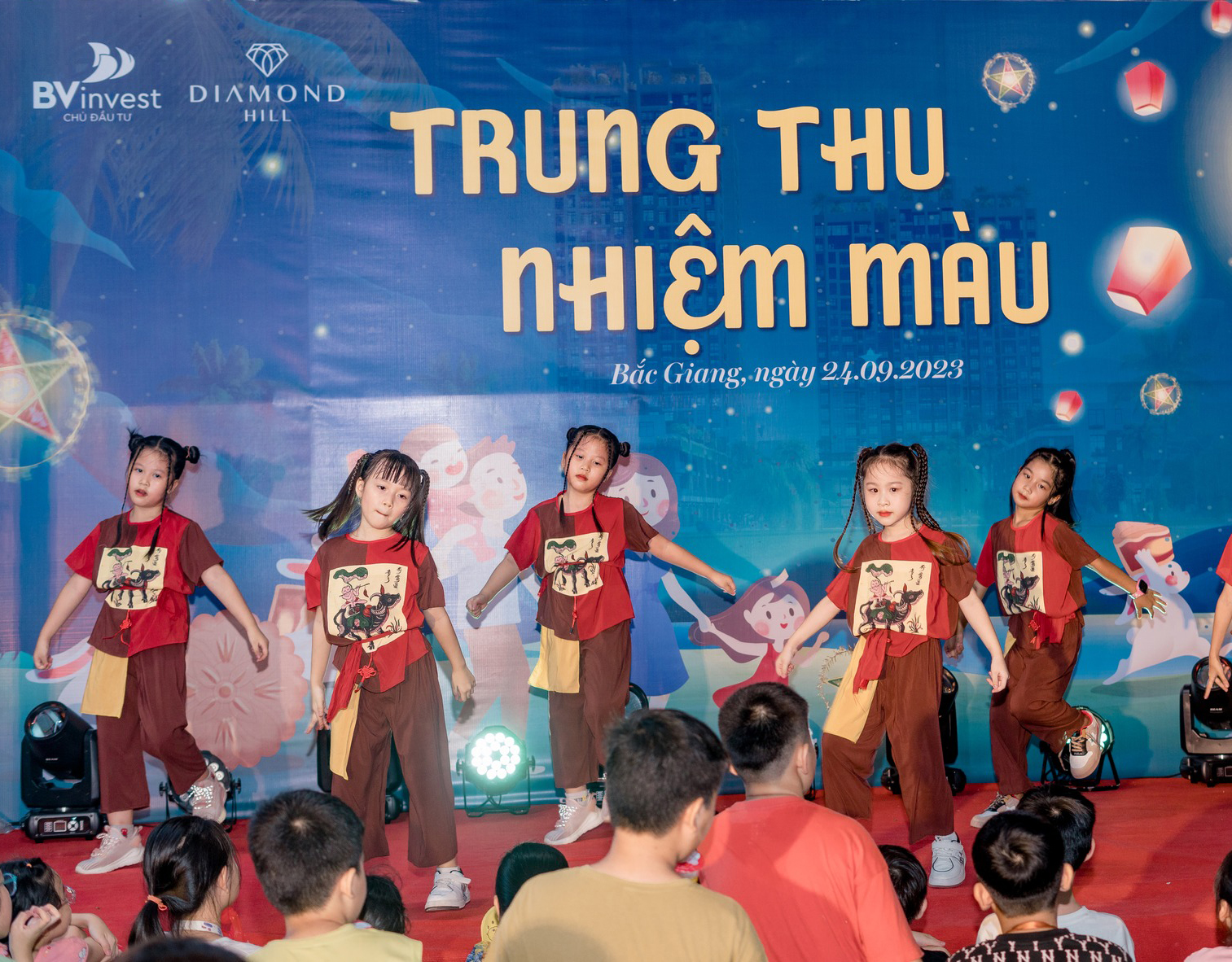 BV DIAMOND HILL TỔ CHỨC CHƯƠNG TRÌNH TRUNG THU CHO CƯ DÂN