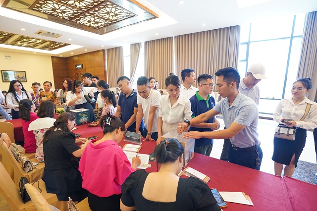 35637404524411 73750446526970 81780613510189 8n.jpg