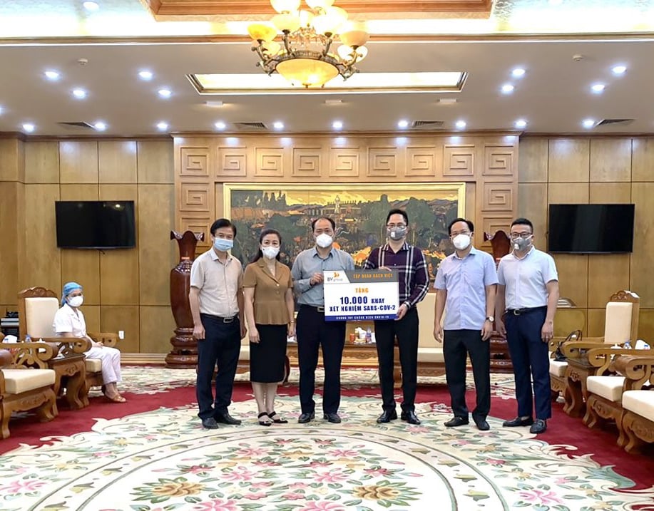 TẬP ĐOÀN BÁCH VIỆT TÀI TRỢ VẬT TƯ Y TẾ TRỊ GIÁ GẦN 3 TỶ ĐỒNG ỦNG HỘ BẮC GIANG VÀ BẮC NINH CHỐNG DỊCH COVID 19