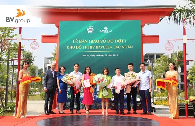 RESIDENTIAL IN BV BAVELLA LAC NGAN RECEIVED THE FIRST BATCH OF CERTIFICATE OF LAND USE RIGHTS
