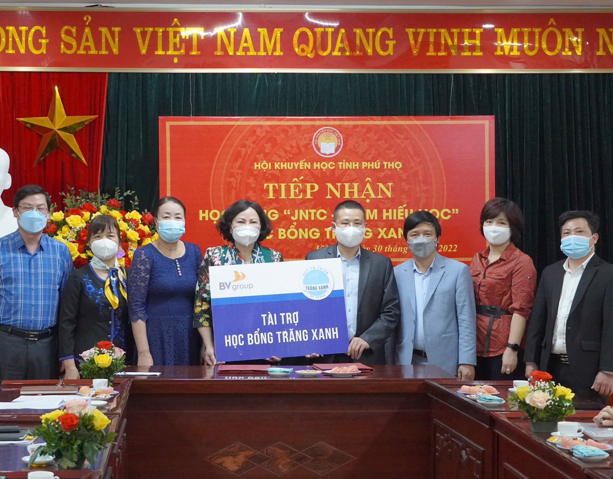 QUỸ TỪ THIỆN TRĂNG XANH TRAO HỌC BỔNG CHO HỌC SINH NGHÈO VƯỢT KHÓ TỈNH PHÚ THỌ