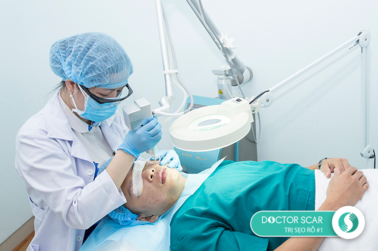 ban-laser-tri-seo-ro-va-seo-tham-co-an-toan-khong Thế nào là bắn laser trị sẹo rỗ, sẹo thâm?