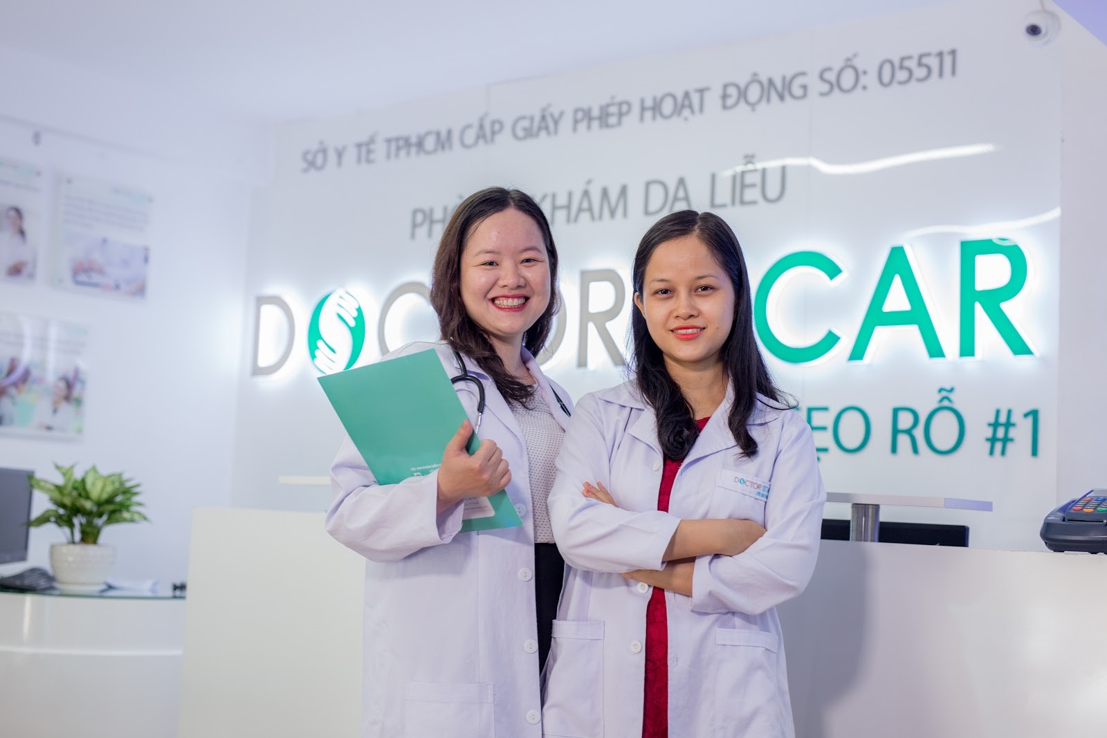 doi-ngu-bac-si-duoc-si-chuyen-mon-cao đội ngũ bác sĩ dược sĩ có chuyên môn cao giàu kinh nghiệm