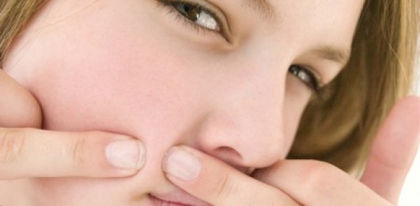 tri-seo-lom-bang-cay-da-sieu-vi-diem trị thâm bằng laser