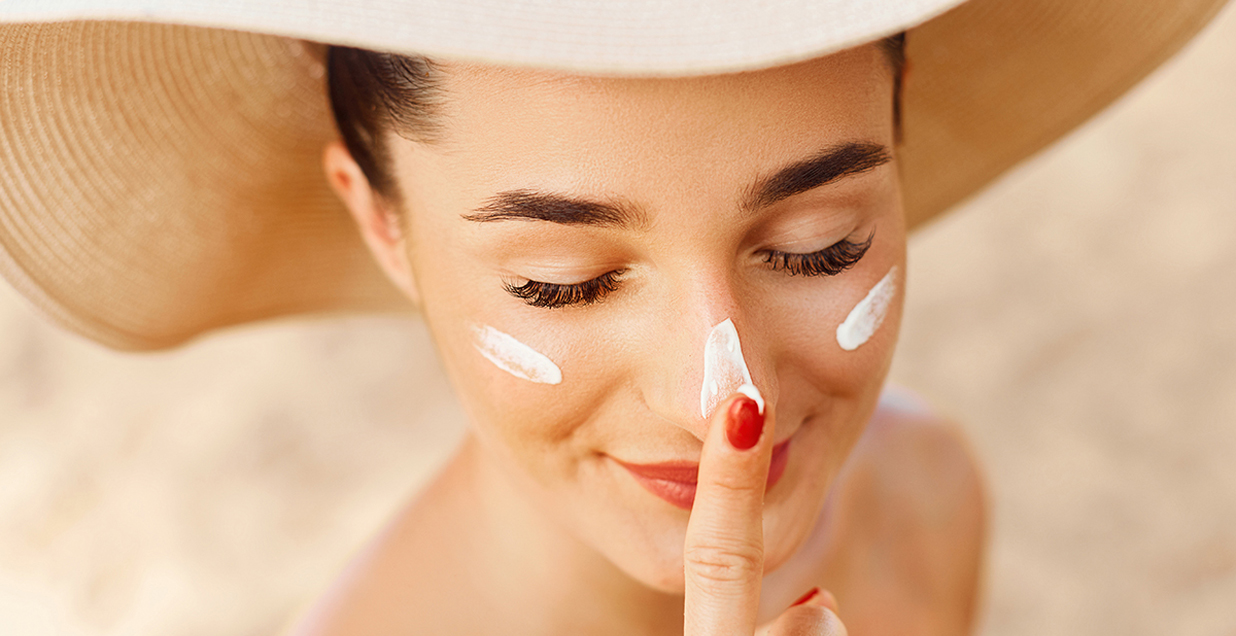 Top 4 kem chống nắng quang phổ rộng bảo vệ da khỏi cả tia UVA & UVB