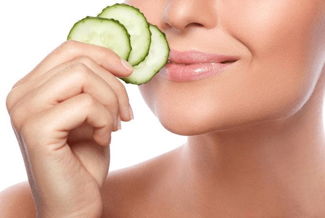 dùng dưa leo để dưỡng môi dùng dưa leo để dưỡng môi