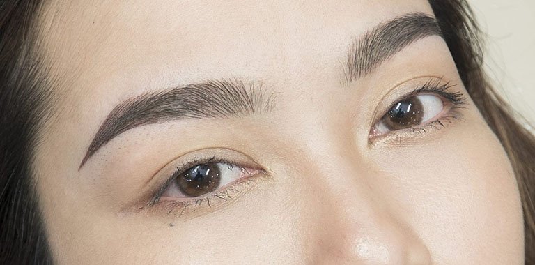 Có nên điêu khắc lông mày? Điêu khắc chân mày có đau không? điêu khắc lông mày xong có đau không