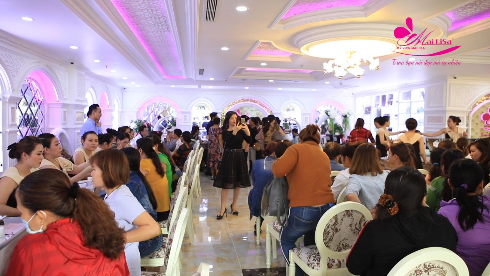 Vì sao phun môi, phun mày, phun mí tại thẩm mỹ viện Mailisa luôn đông khách? Vì sao phun môi, phun mày, phun mí tại thẩm mỹ viện Mailisa luôn đông khách?