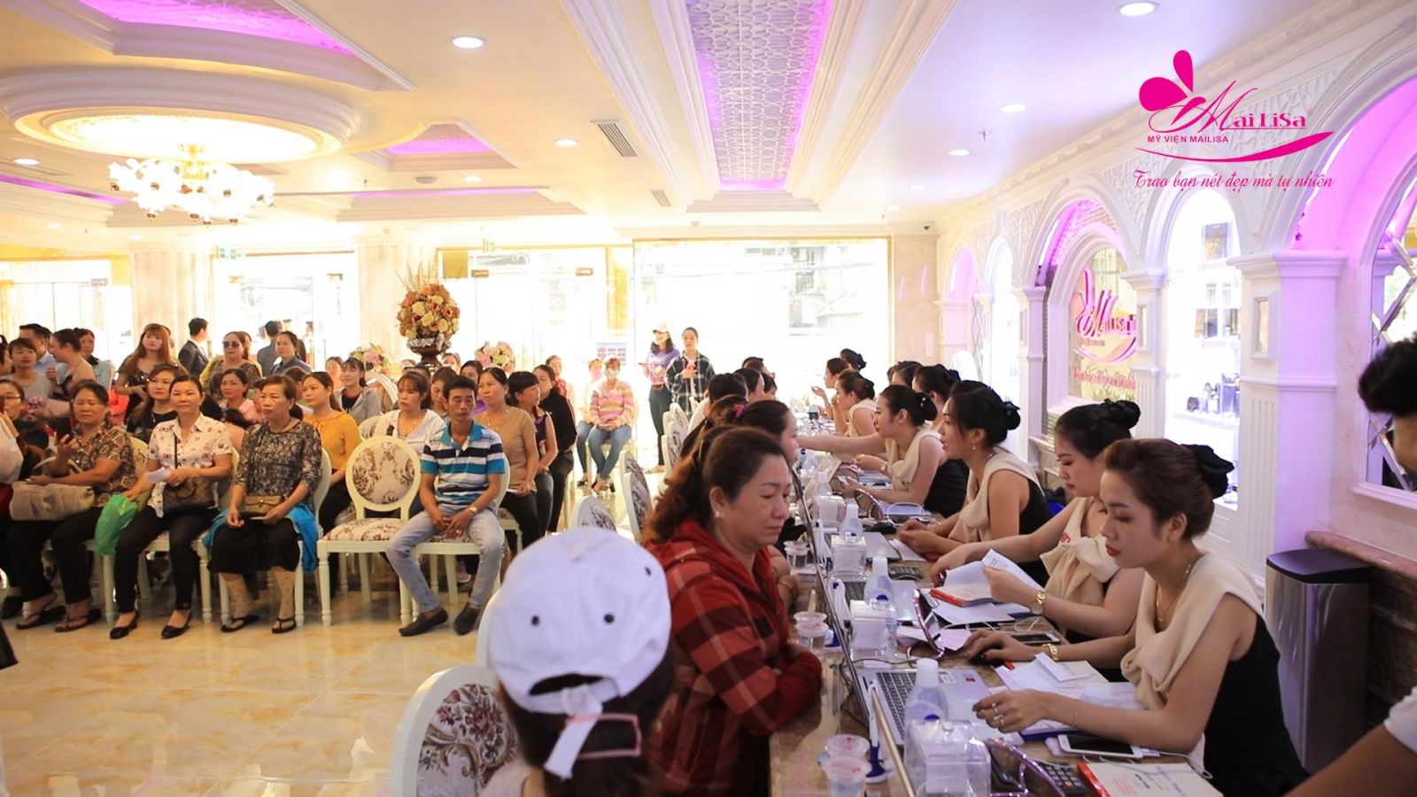 Vì sao phun môi, phun mày, phun mí tại thẩm mỹ viện Mailisa luôn đông khách? Vì sao phun môi, phun mày, phun mí tại thẩm mỹ viện Mailisa luôn đông khách?