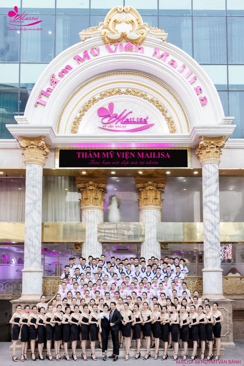 Tuổi thơ cơ cực ÍT AI BIẾT của Chủ thẩm mỹ viện Mailisa nổi tiếng VN Tuổi thơ cơ cực ÍT AI BIẾT của Chủ thẩm mỹ viện Mailisa nổi tiếng VN