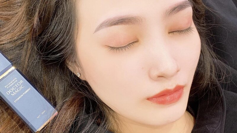 Xăm phun lông mày có ĐAU không? Có nên xăm lông mày? xăm lông mày mailisa có đau không