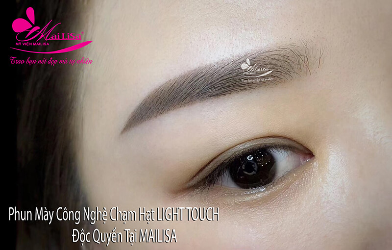 Xăm phun lông mày có ĐAU không? Có nên xăm lông mày? phun mày chạm hạt light touch không đau mailisa