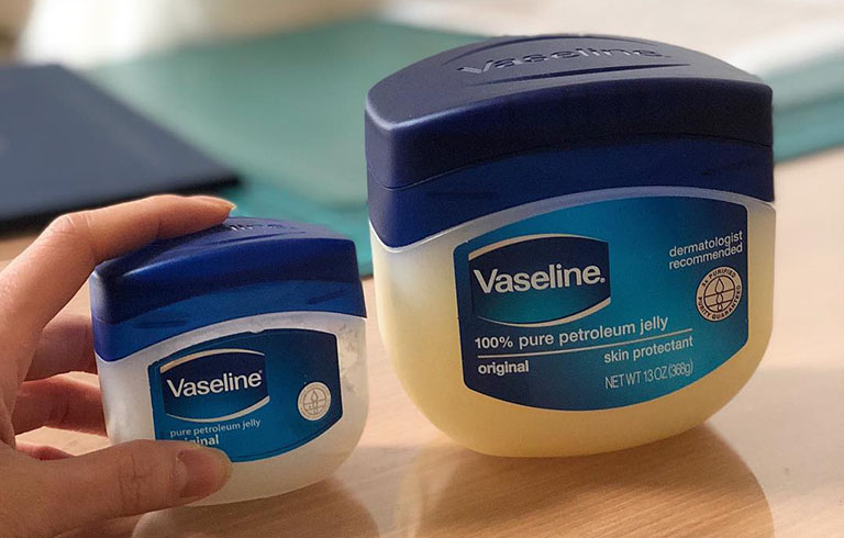 Phun môi bị khô bong tróc phải làm sao hết 2021 vaseline dưỡng môi khô
