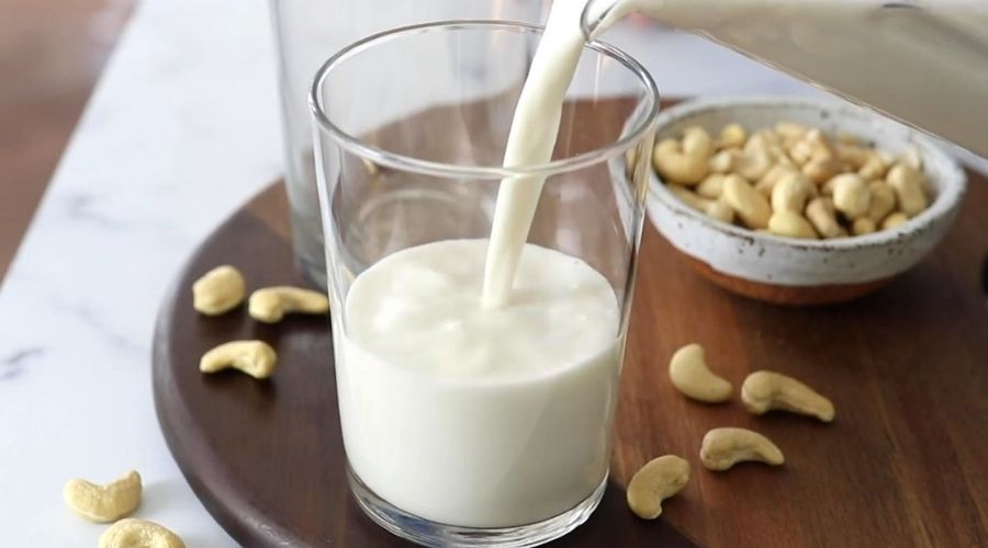 Cách làm sữa hạt điều bằng máy xay sinh tố