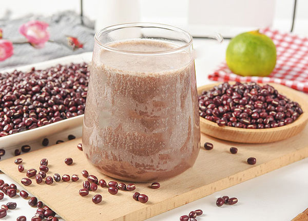 Cách làm sữa hạt bằng máy xay sinh tố với đậu đỏ