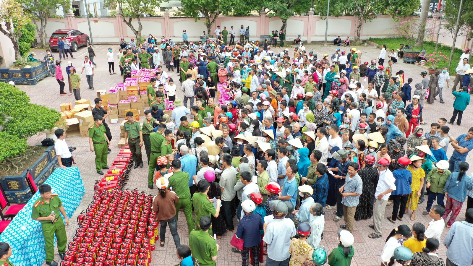 Thẩm Mỹ Viện MAILISA Trao Tặng 22 Tấn Gạo Và 1100 Phần Quà Tới Bà Con Nghèo Quận 12 Thẩm Mỹ Viện MAILISA Trao Tặng 22 Tấn Gạo Và 1100 Phần Quà Tới Bà Con Nghèo Quận 12
