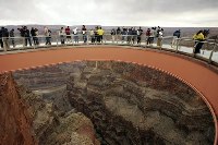 Độc Đáo Cầu Kính Lơ Lửng Skywalk
