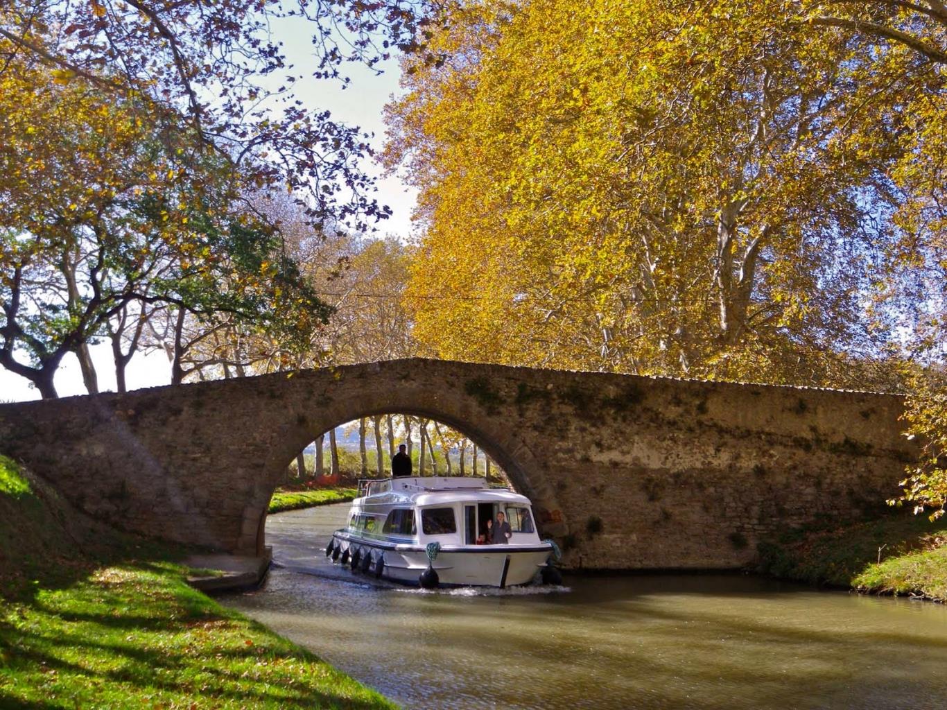 8 Con Đường Mùa Thu Mê Mẫn Du Khách