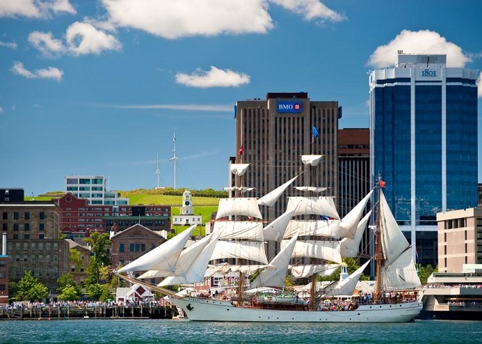 Khám Phá Thành Phố Halifax Hiền Hòa