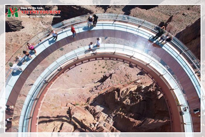 doc-dao-cau-kinh-lo-lung-sky-walk