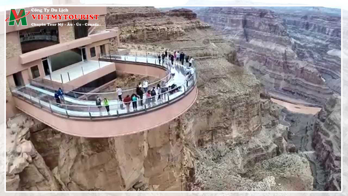 doc-dao-cau-kinh-lo-lung-sky-walk