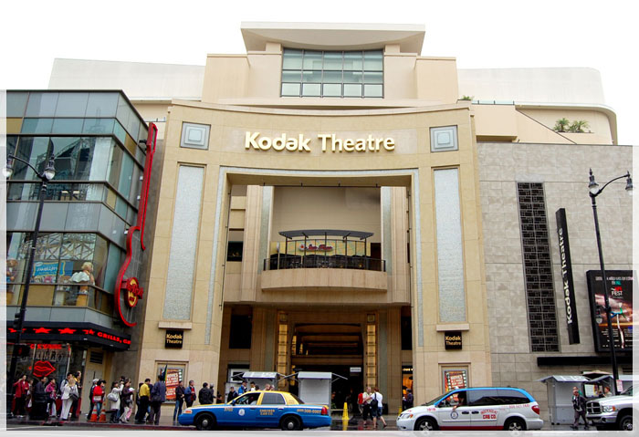 vao-bang-california-nho-ghe-nha-hat-kodak