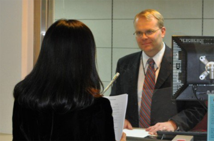 Điều Gì Giúp Du Khách Dù Độc Thân Vẫn Đậu Visa Mỹ?